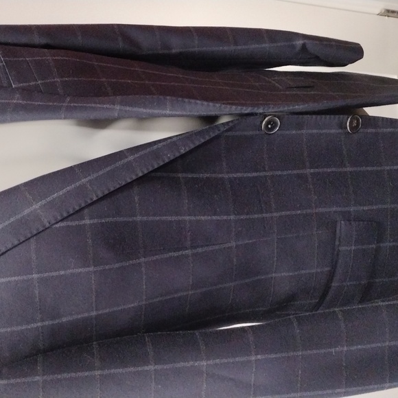 Boss gray and brown windowpane plaid wool sport coat on blue background. 38 R - Picture 3 of 14